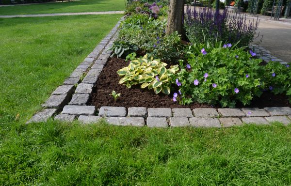 Flower Bed Mulching in Jupiter